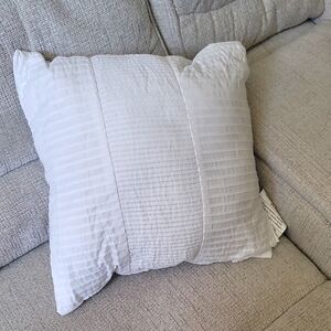NWOT bed or Couch / Chair Throw Pillow 🛌🛋